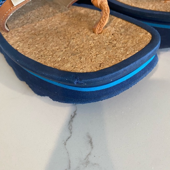 Roxy Sandals with Blue and Tan Accents - Picture 4 of 5